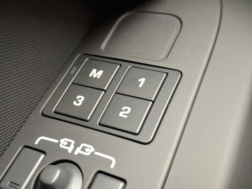 2025 Land Rover Defender 110 16