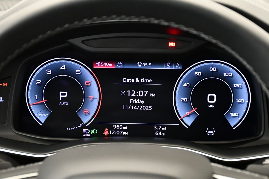 Thumbnail: 2025 Audi Q8 - 25