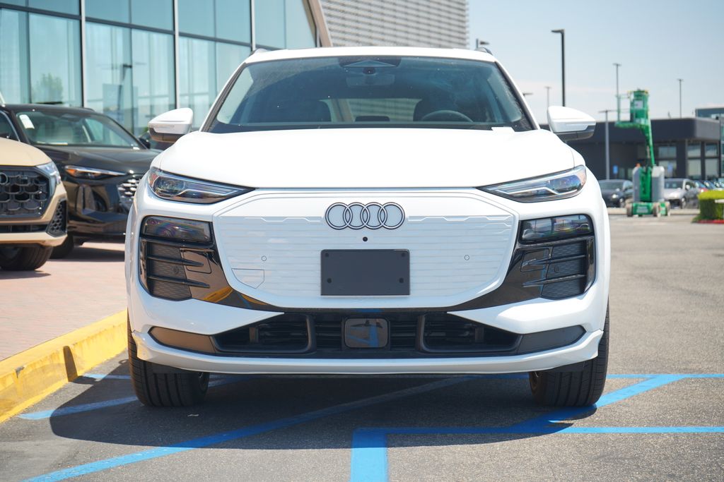Thumbnail: 2025 Audi Q6 e-tron - 5