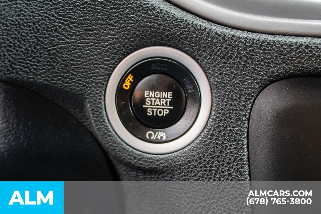 Used 2023 Black Dodge SXT image 28