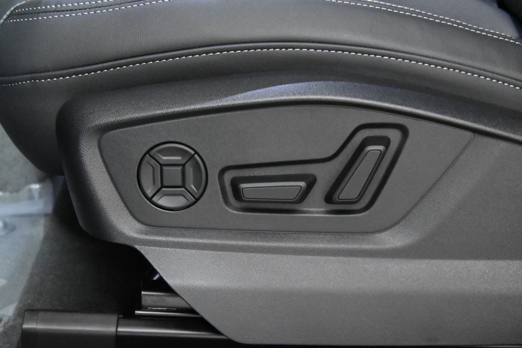 Thumbnail: 2026 Audi Q7 - 26