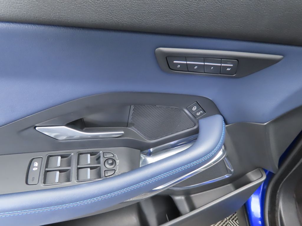 Thumbnail: 2018 Jaguar E-Pace - 23