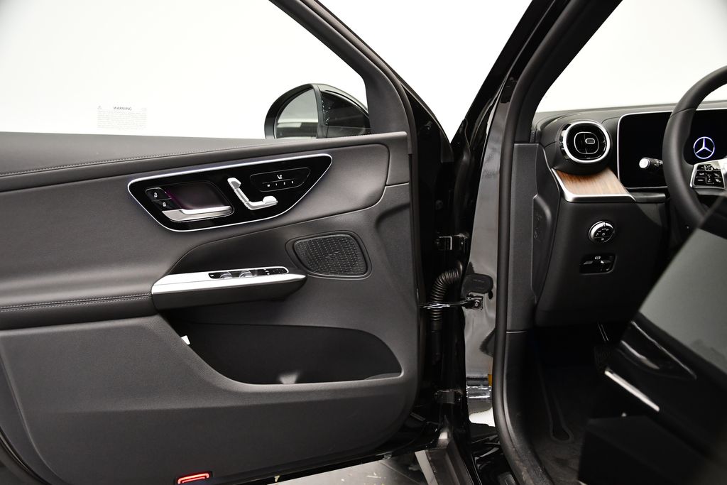 Thumbnail: 2025 Mercedes-Benz GLC - 31