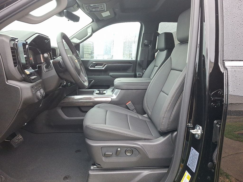 Thumbnail: 2026 Chevrolet Silverado 2500 - 6