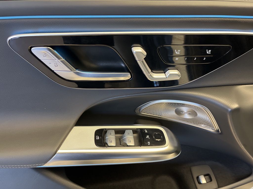 Thumbnail: 2025 Mercedes-Benz E-Class - 12