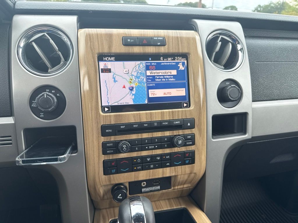 Used 2011 White Ford Lariat image 13