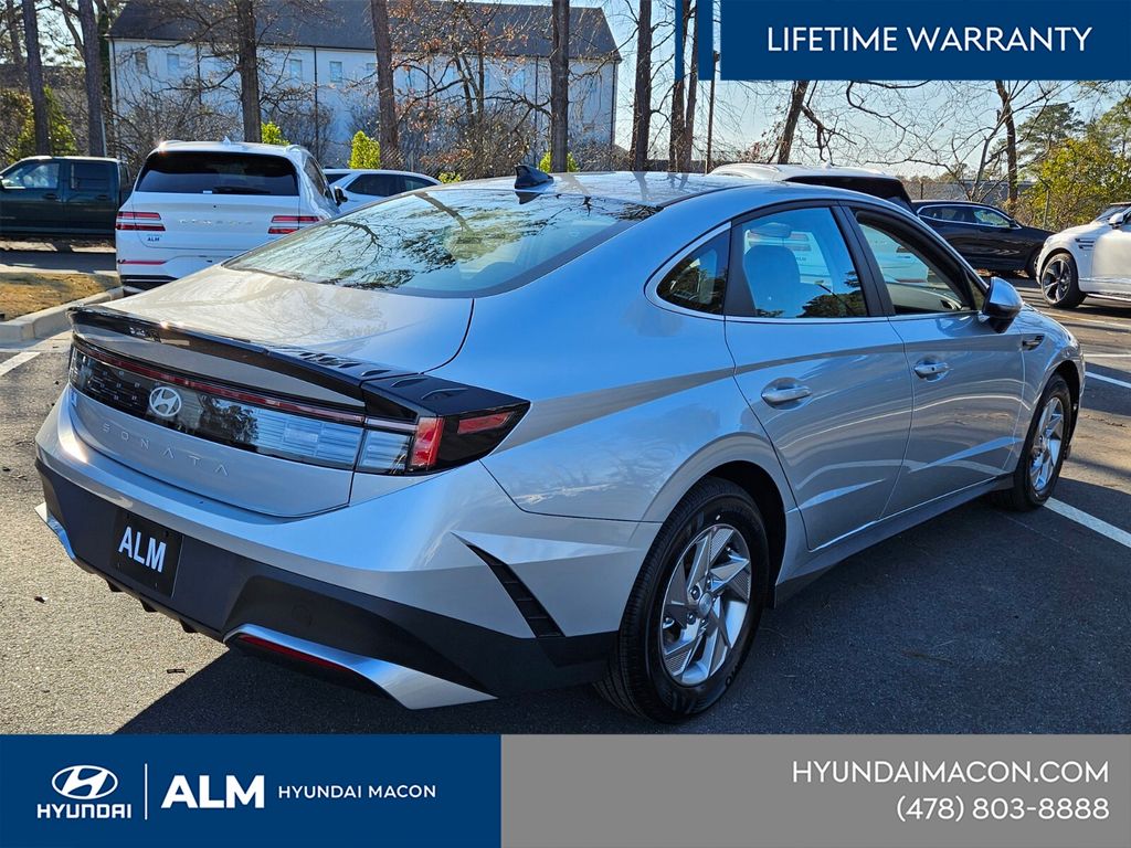 New 2026 Silver HYUNDAI SE image 13