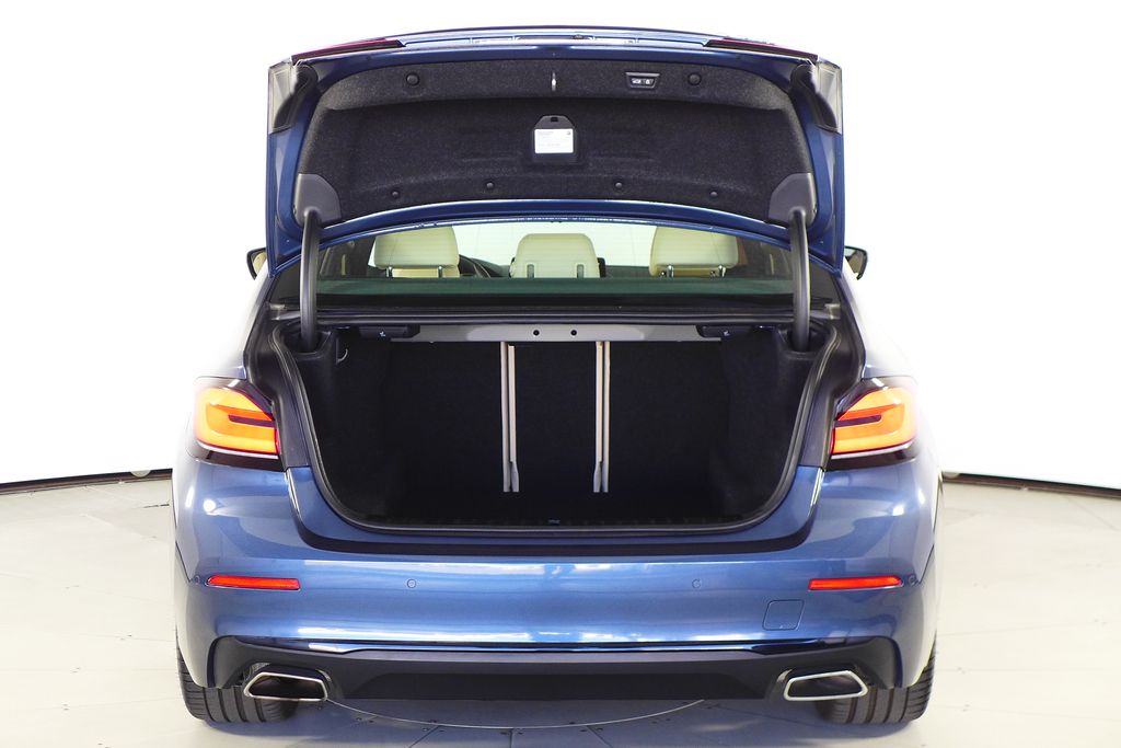 Thumbnail: 2023 BMW 5 Series - 10