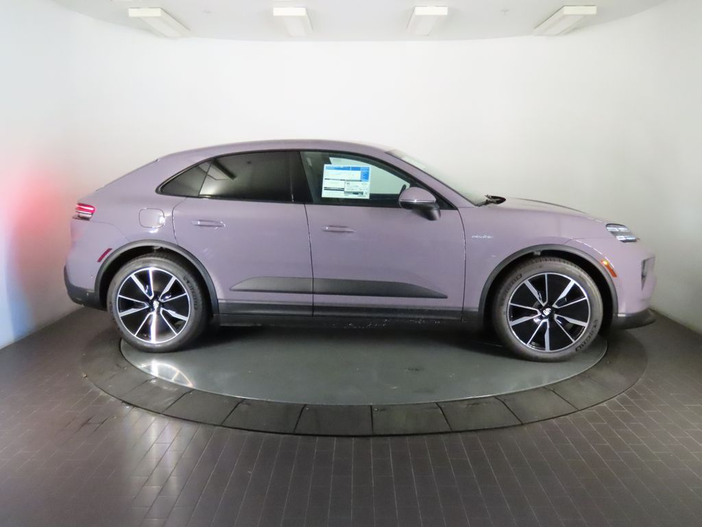 Thumbnail: 2026 Porsche Macan - 8
