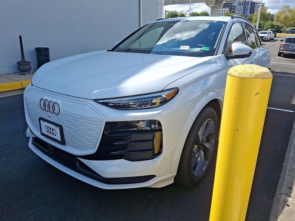 Thumbnail: 2025 Audi Q6 e-tron - 1