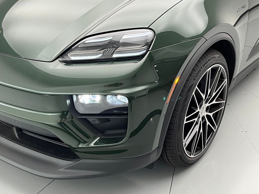 Thumbnail: 2025 Porsche Macan - 30