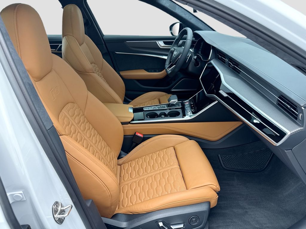 Thumbnail: 2025 Audi RS 6 - 22