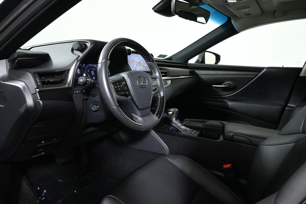 Thumbnail: 2020 Lexus ES - 15