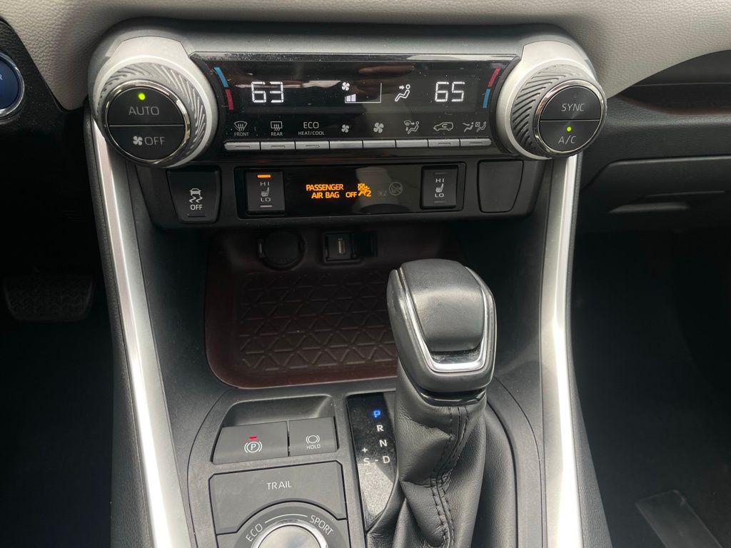 Thumbnail: 2020 Toyota RAV4 - 19