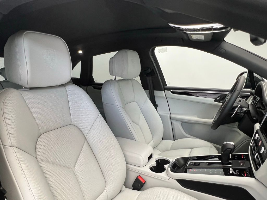 Thumbnail: 2025 Porsche Macan - 18