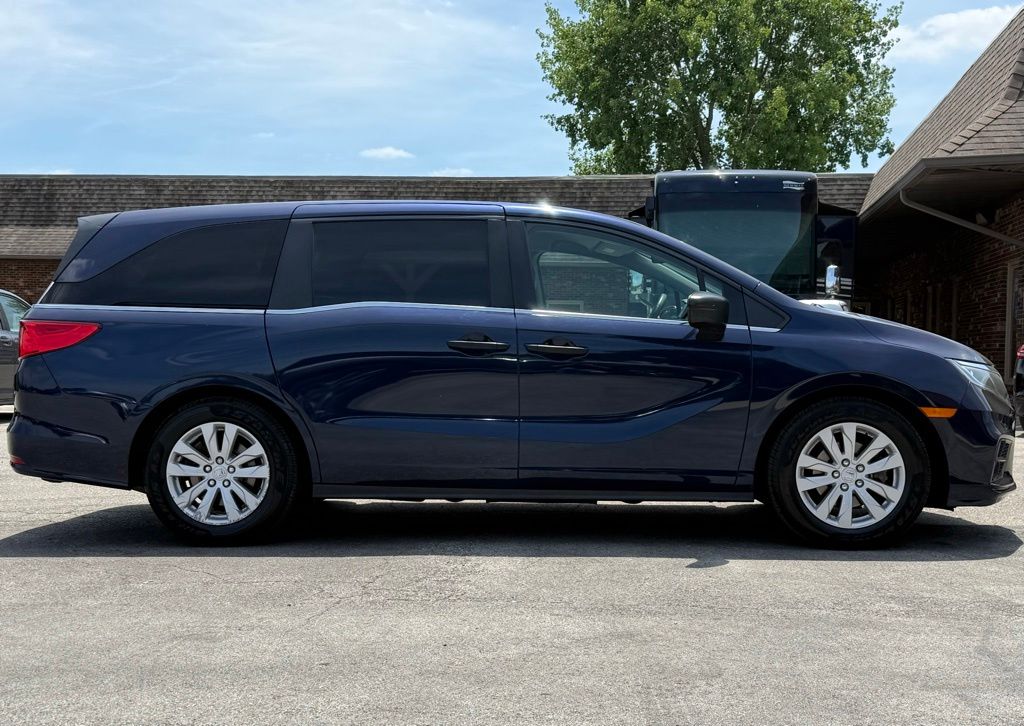 View vehicle photo 6