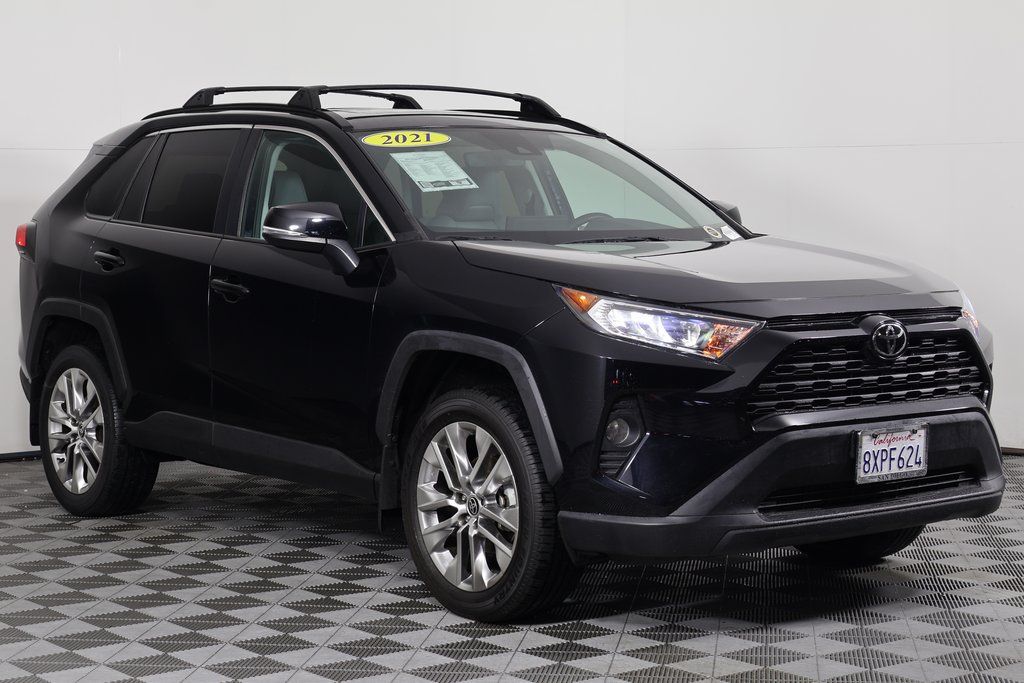 Thumbnail: 2021 Toyota RAV4 - 3