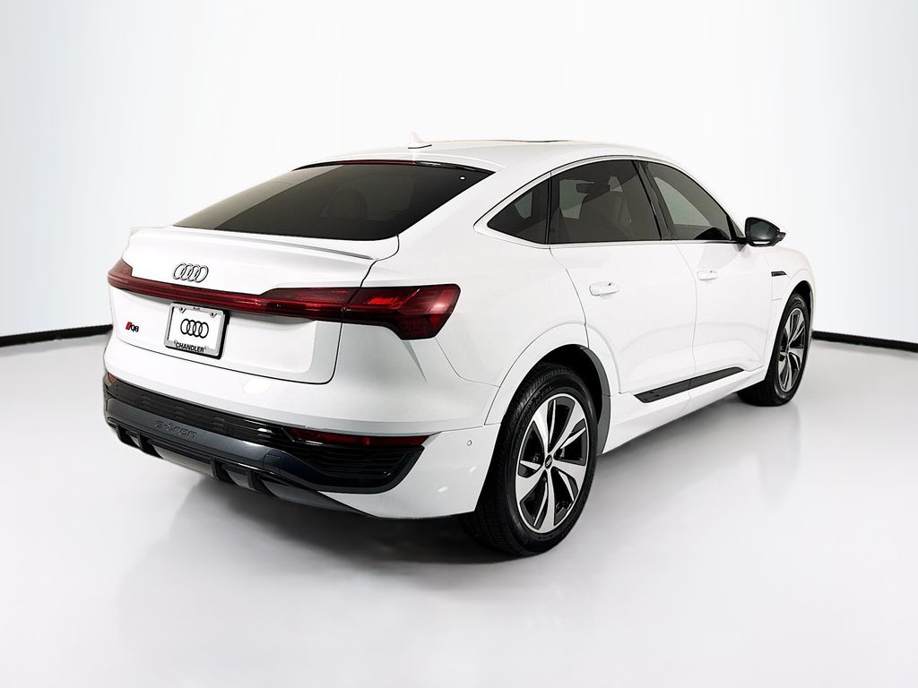 Thumbnail: 2024 Audi Q8 e-tron - 5