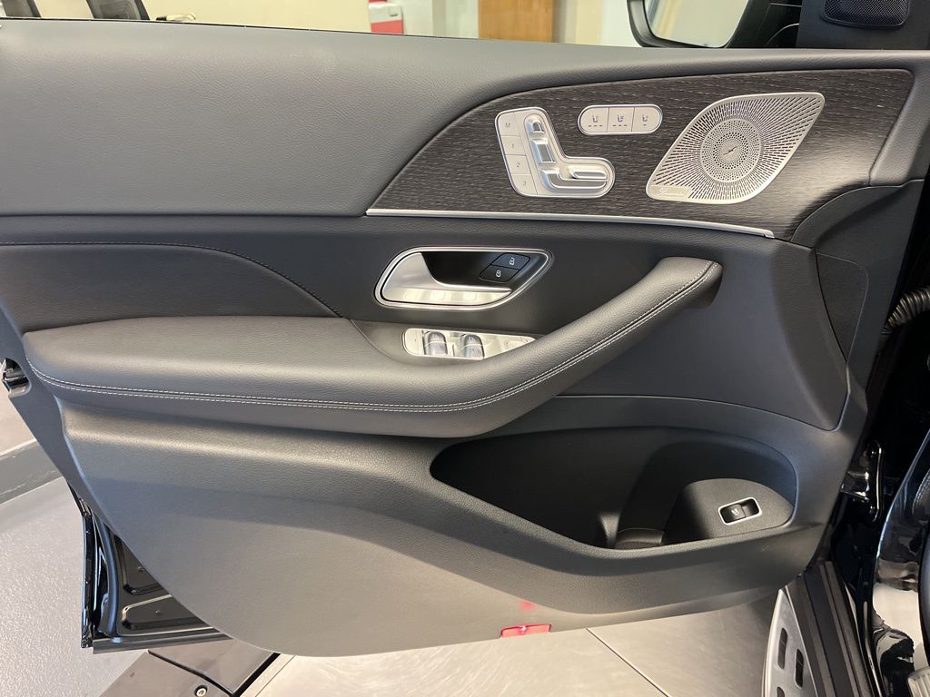 Thumbnail: 2026 Mercedes-Benz GLS - 11