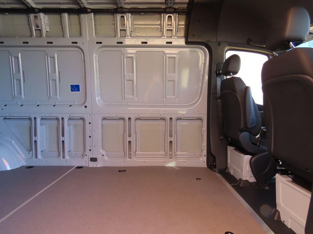 Thumbnail: 2025 Mercedes-Benz Sprinter - 25