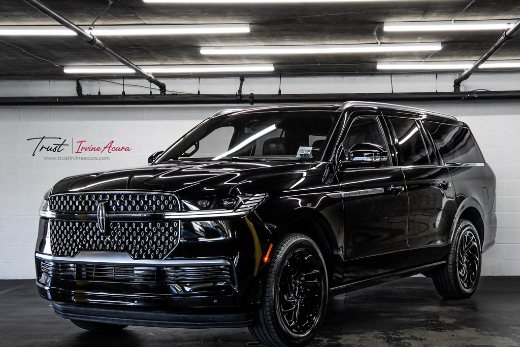 Infinite Black Metallic Clearcoat 2025 Lincoln Navigator SUV / Crossover Four-Wheel Drive Automatic