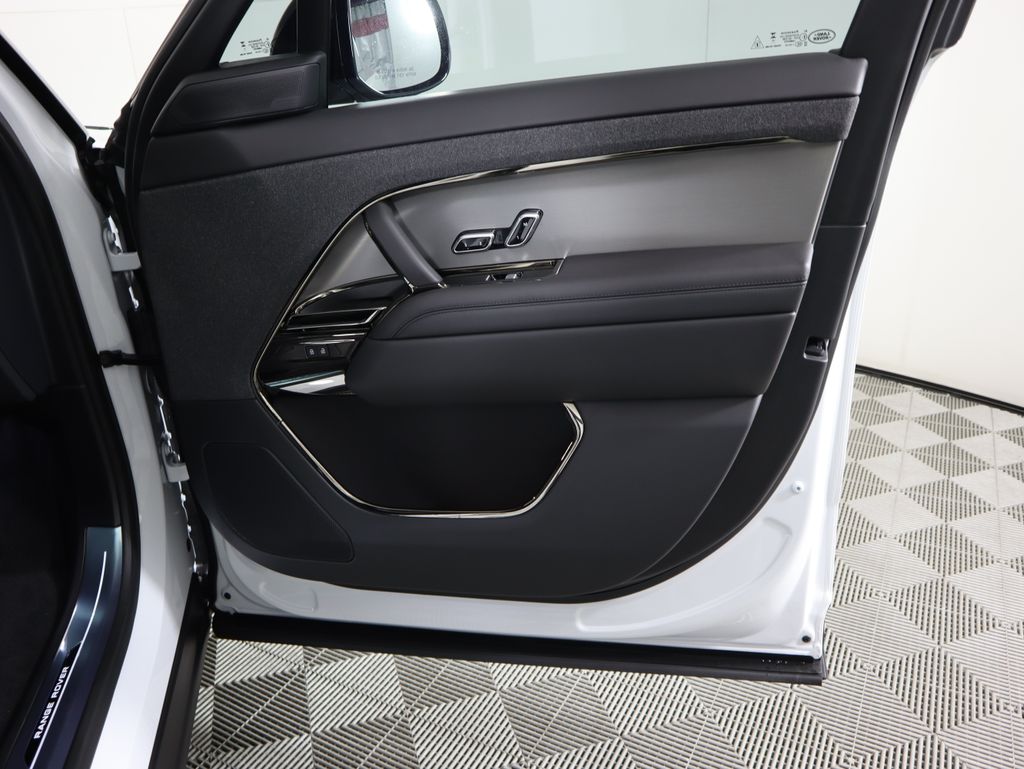 Thumbnail: 2026 Land Rover Range Rover Sport - 26