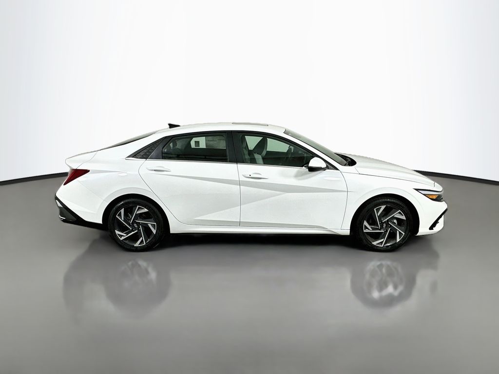 Thumbnail: 2026 Hyundai Elantra - 4