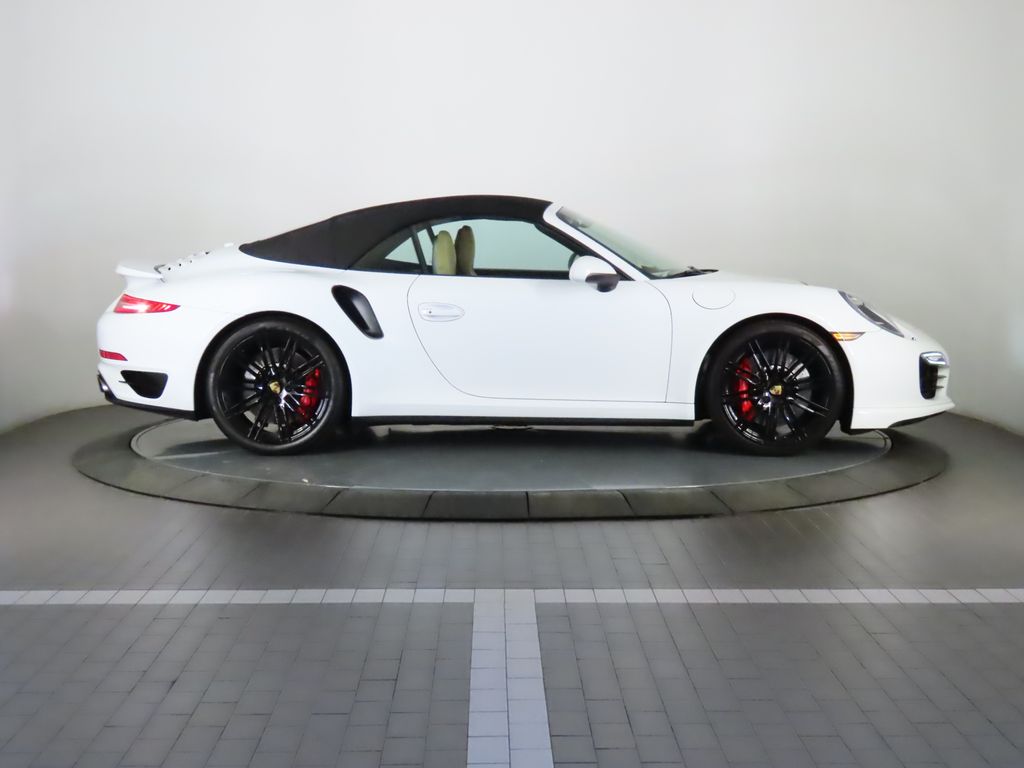 Thumbnail: 2016 Porsche 911 - 8