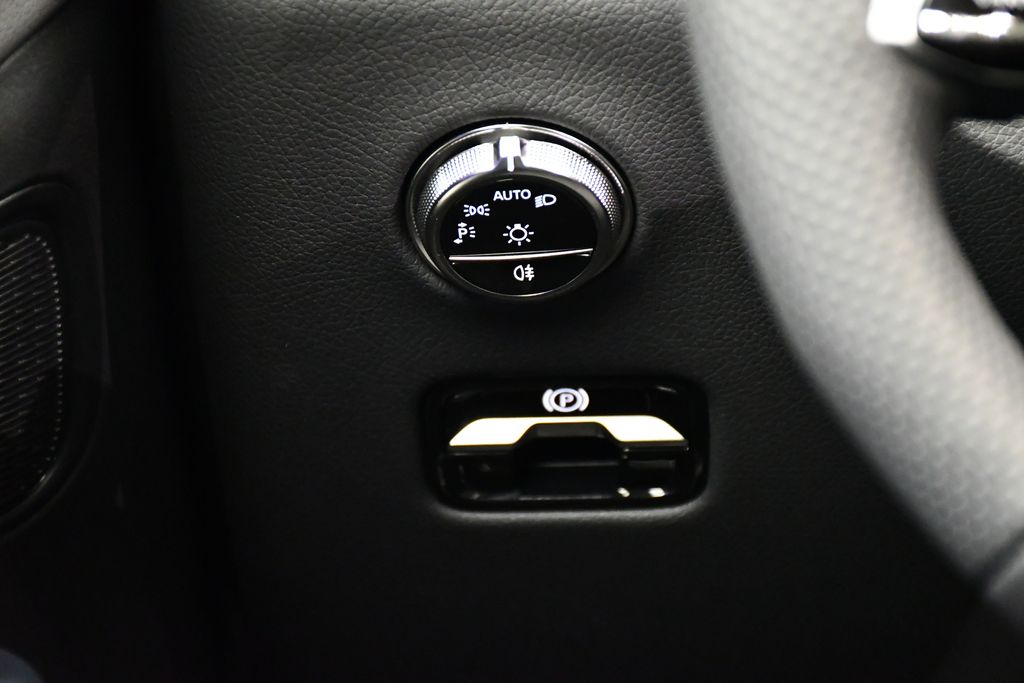 Thumbnail: 2026 Mercedes-Benz GLC - 21