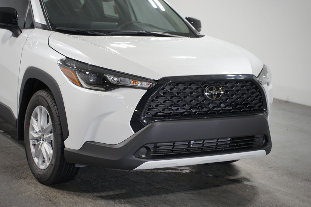 2025 Toyota Corolla Cross LE 4