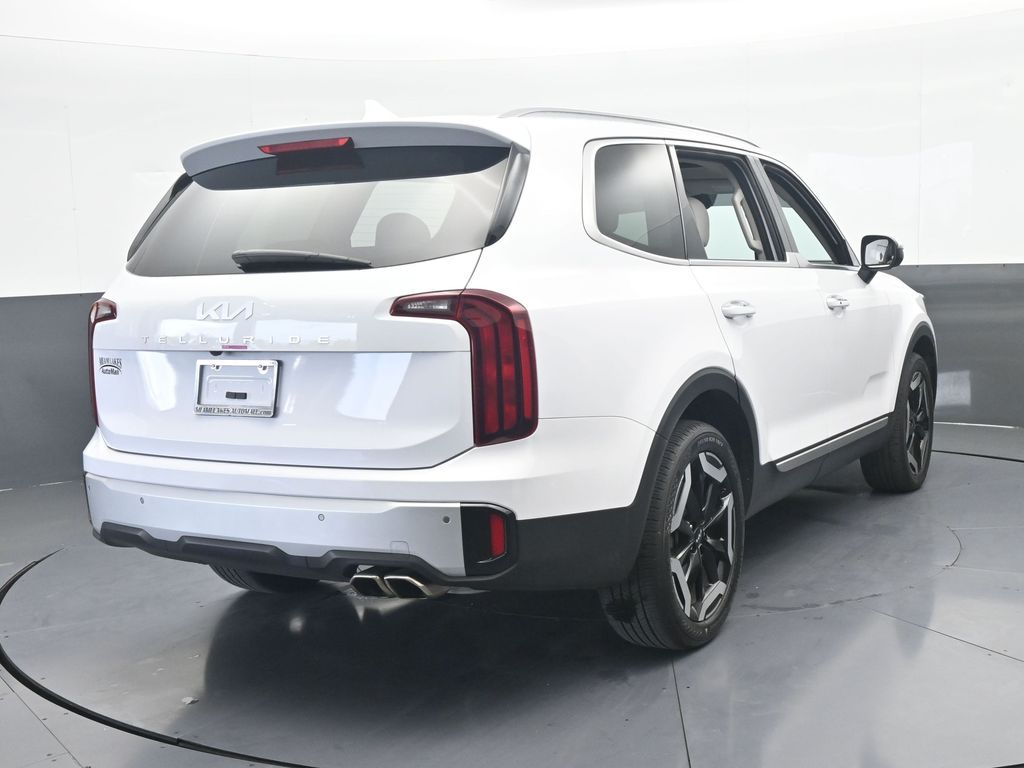 Used 2024 Glacial White Pearl Kia S image 5