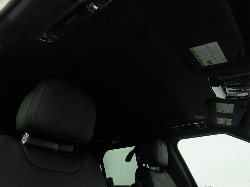 Thumbnail: 2025 Land Rover Range Rover Sport - 20