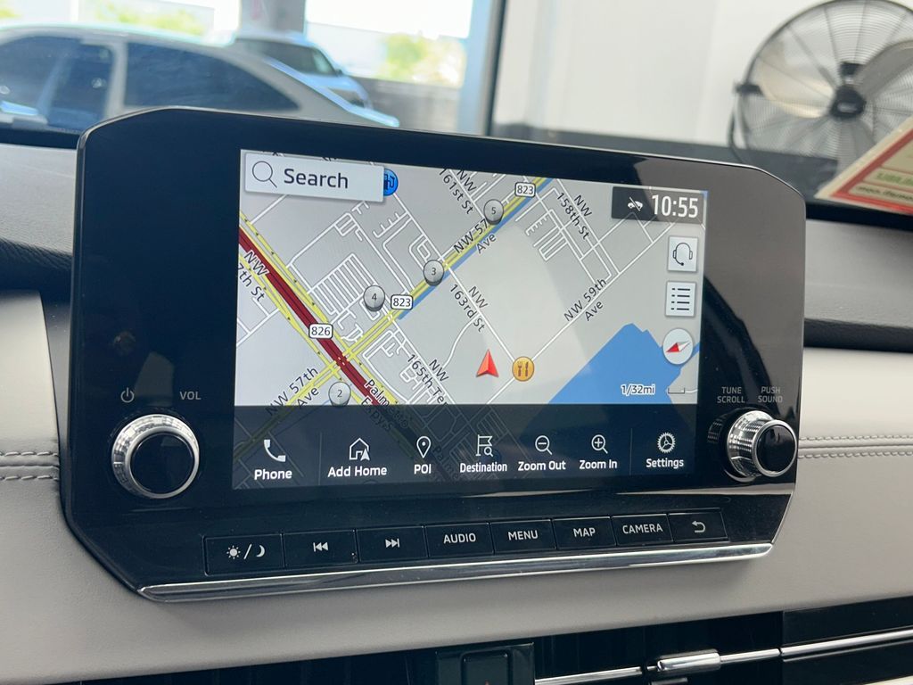 Used 2022 White Diamond Mitsubishi SEL image 19