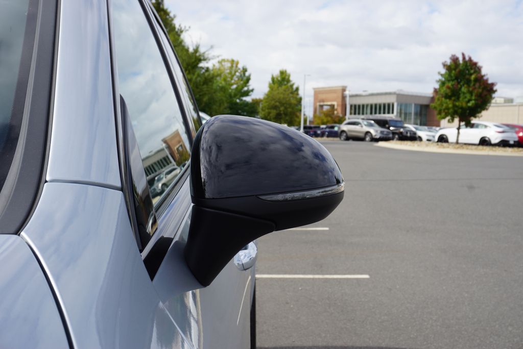 Thumbnail: 2025 Mercedes-Benz GLC - 13