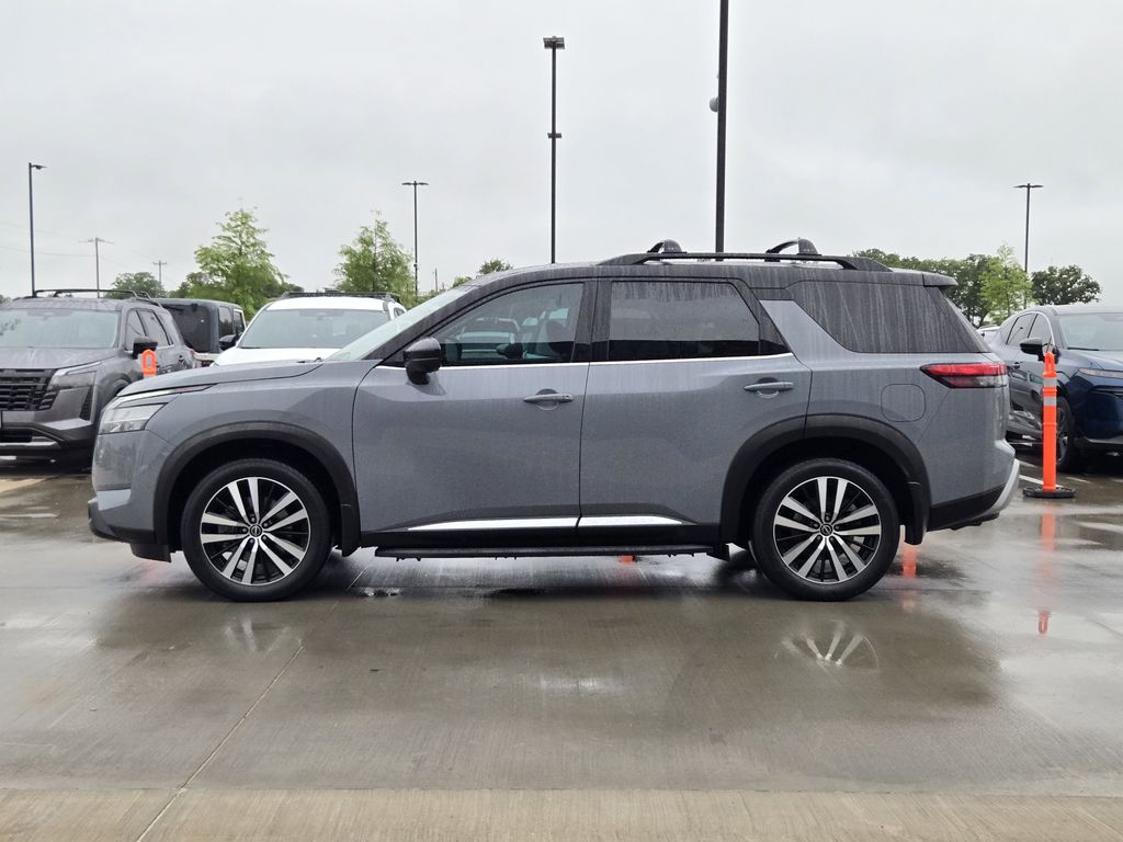 View vehicle photo 3