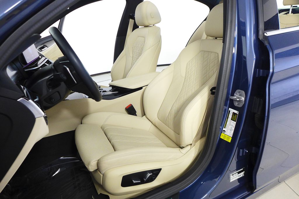 Thumbnail: 2023 BMW 5 Series - 22