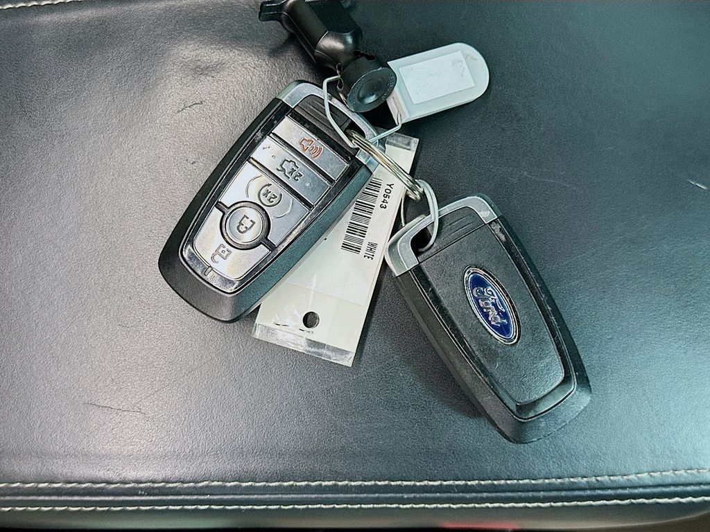 Used 2018 White Ford Platinum image 34