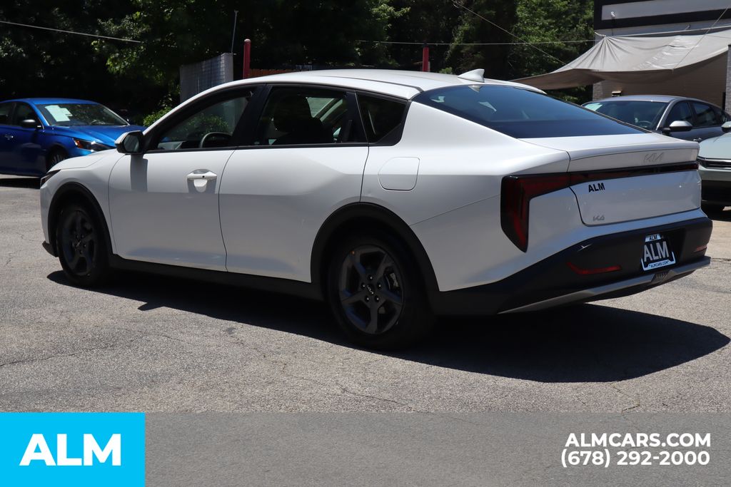 Used 2025 White Kia LXS image 9