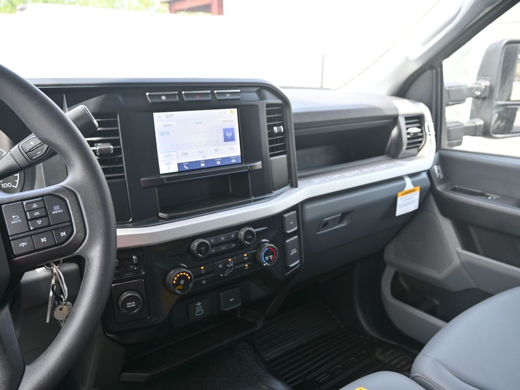 2024 Ford F-600 Super Duty 