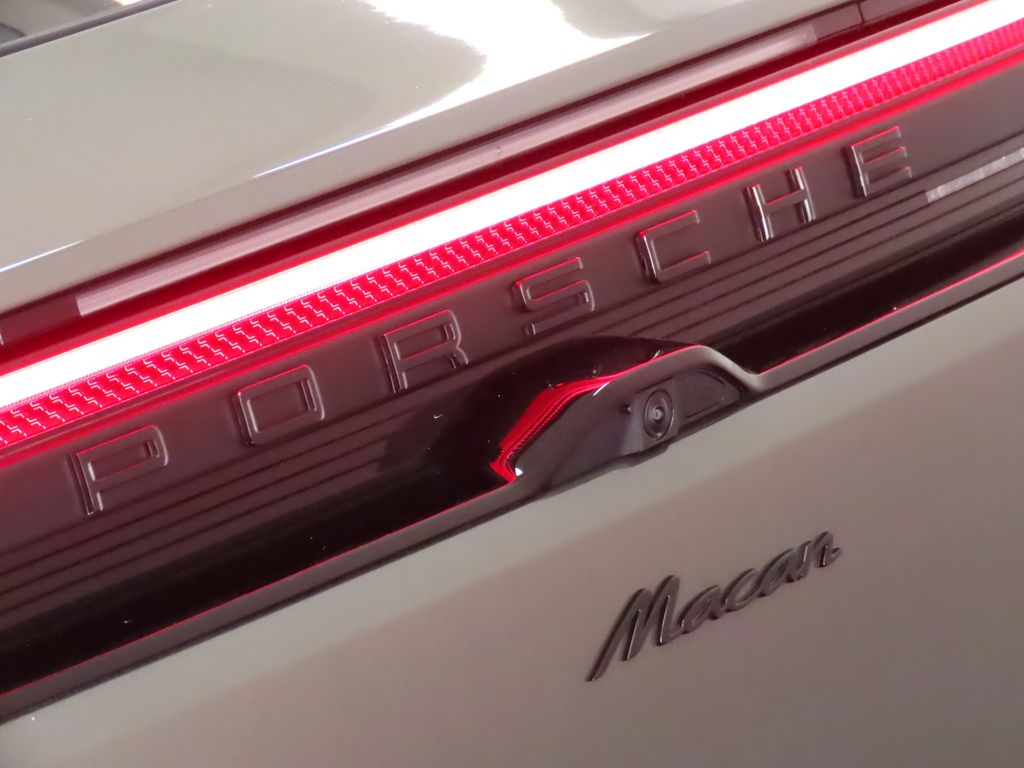 Thumbnail: 2025 Porsche Macan - 12