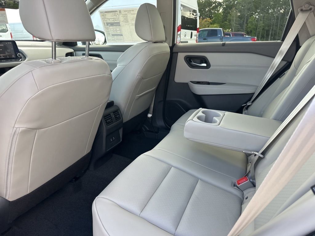 2025 Everest White Pearl Nissan Rogue SV FWD SUV