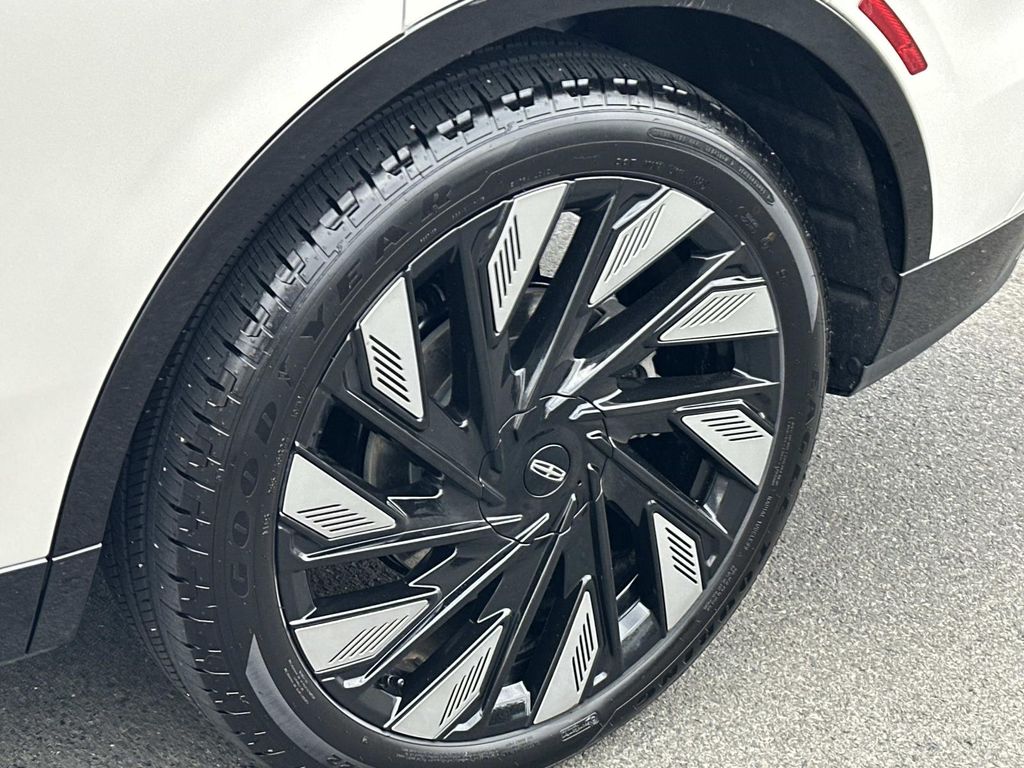 Thumbnail: 2025 Lincoln Nautilus - 16