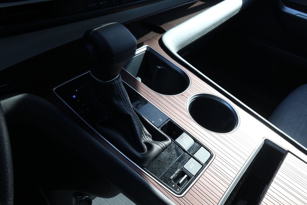 Thumbnail: 2024 Toyota Sienna - 24