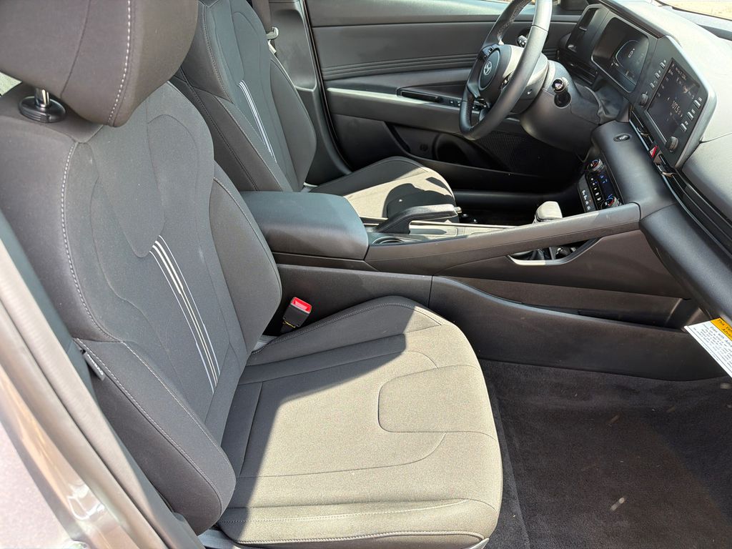 2026 Hyundai Elantra SEL Sport - Photo 13