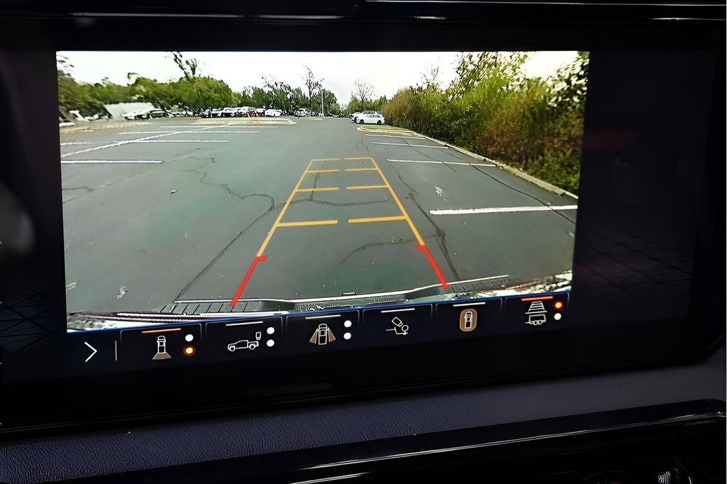 New 2026 White GMC AT4 image 17