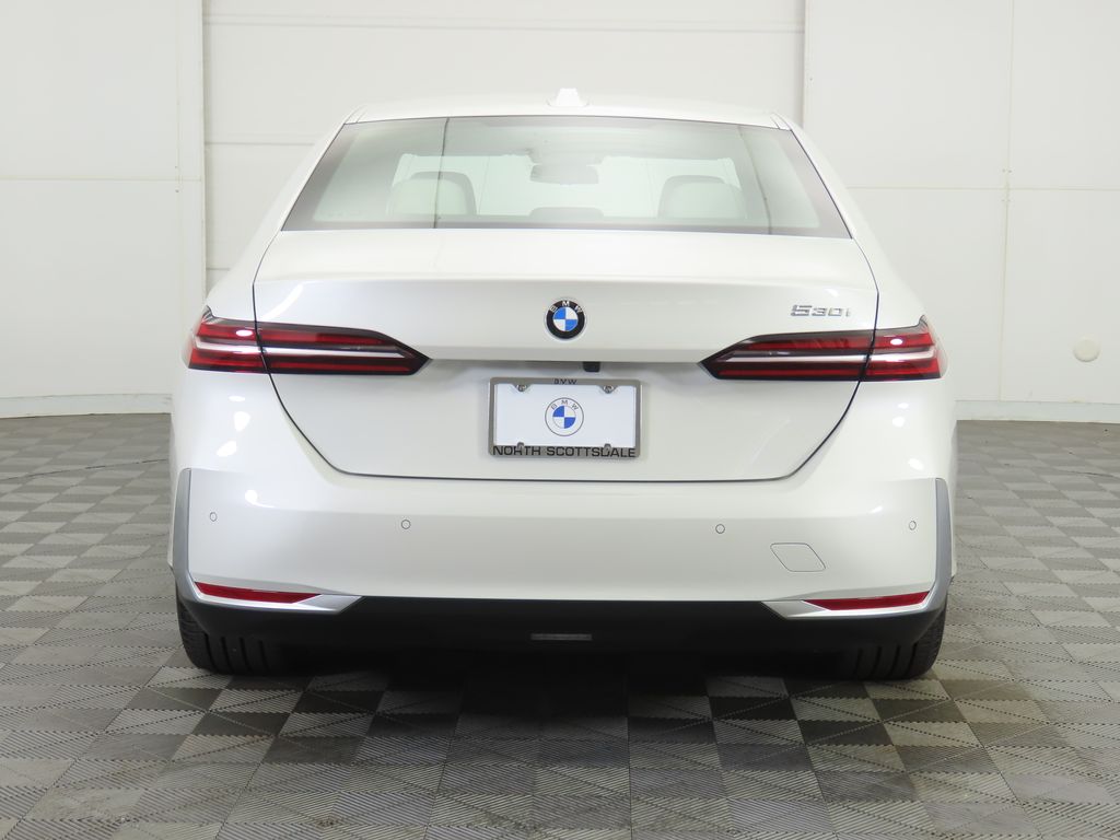 Thumbnail: 2026 BMW 5 Series - 6