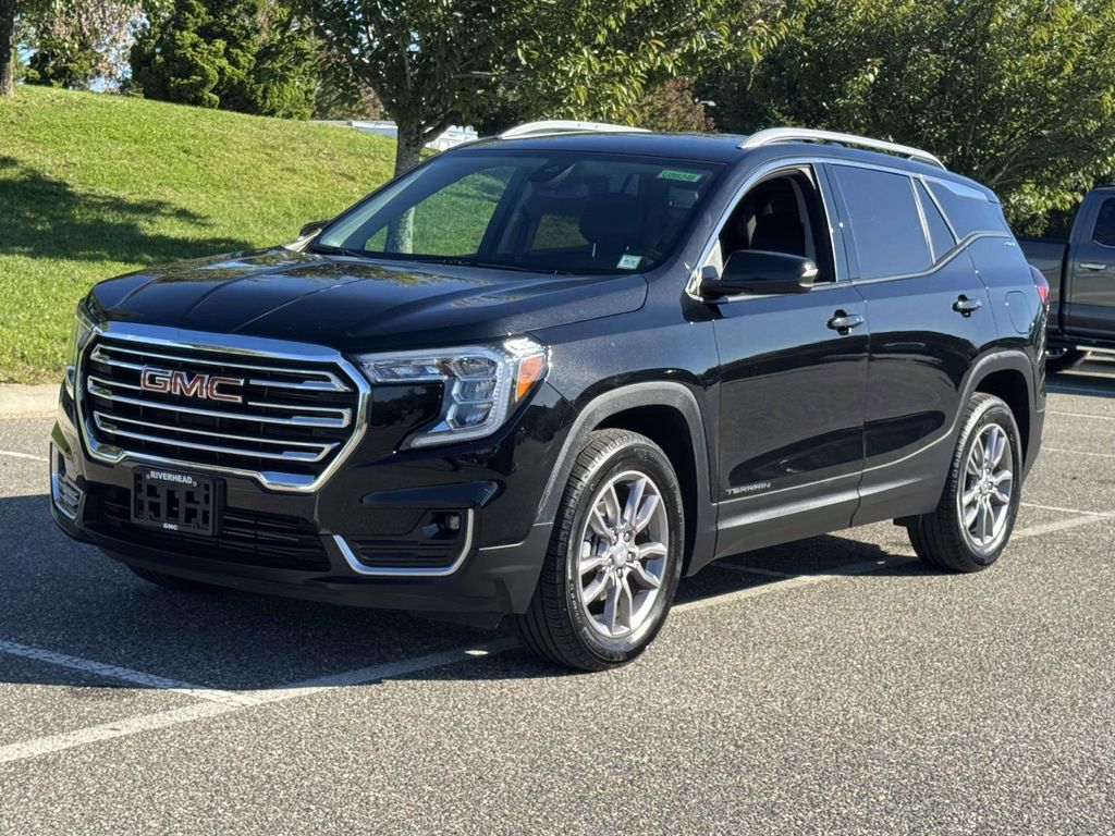 2023 GMC Terrain SLT's photo