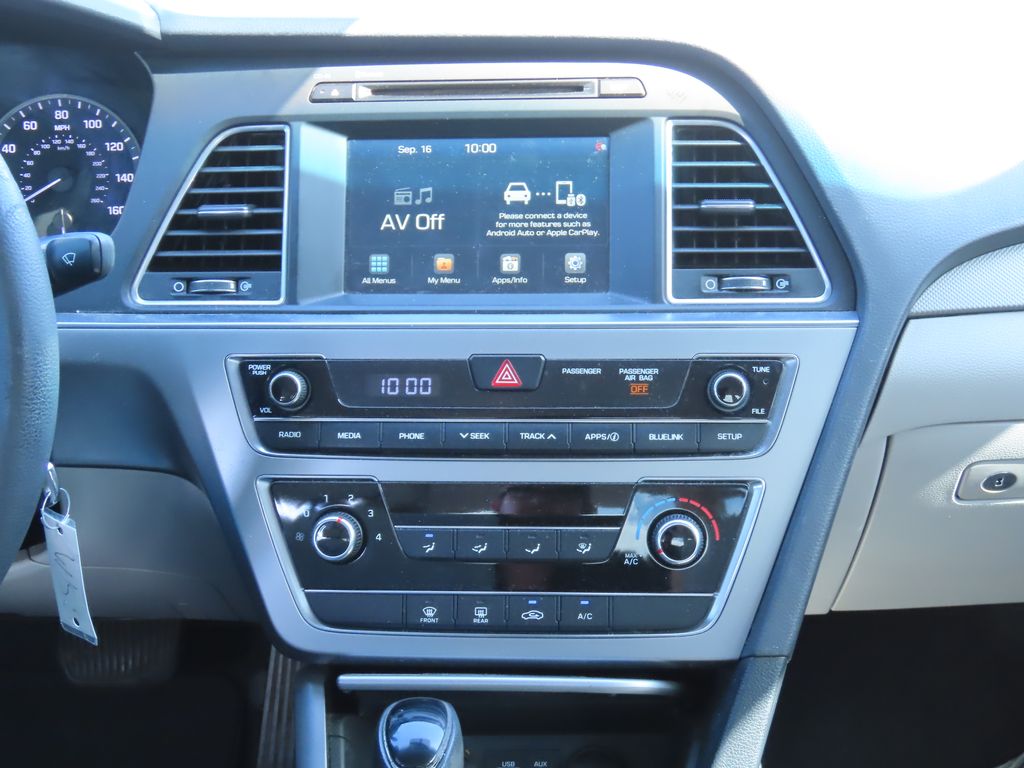 Thumbnail: 2016 Hyundai Sonata - 8