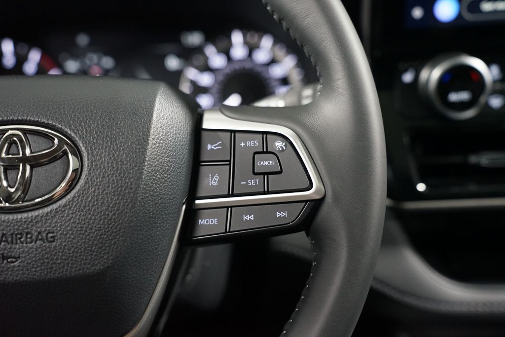 Thumbnail: 2026 Toyota Highlander - 13