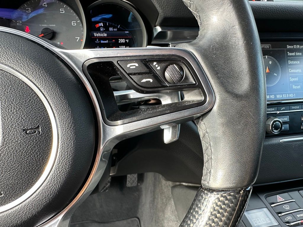 Thumbnail: 2016 Porsche Macan - 16